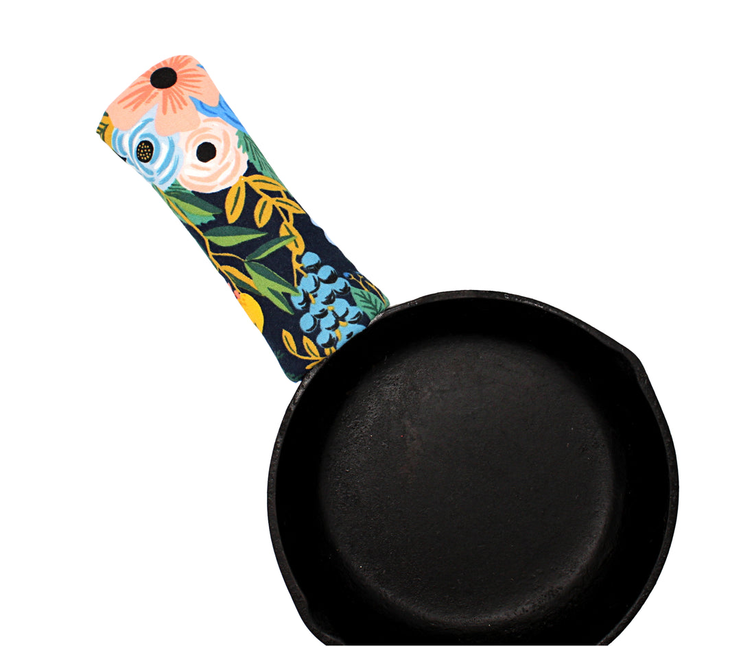 https://whitepineandwillow.com/cdn/shop/products/gardenparty-navy-skillet-handlecover.jpg?v=1672868088&width=1080